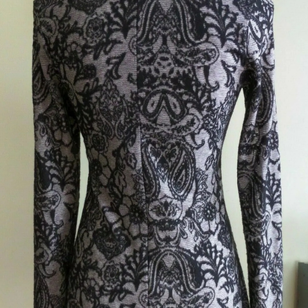 BKE Boutique Gray/Black Paisley Floral Long Sleeve Scoop Neck Blouse Large - Picture 4 of 5